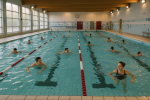 Pipi dans la piscine : l'eau devient-elle rouge ?